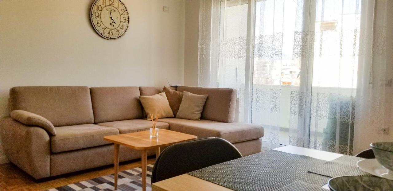 City Center Cute And Comfy Apartment - Ajia Apartments Tiran Dış mekan fotoğraf