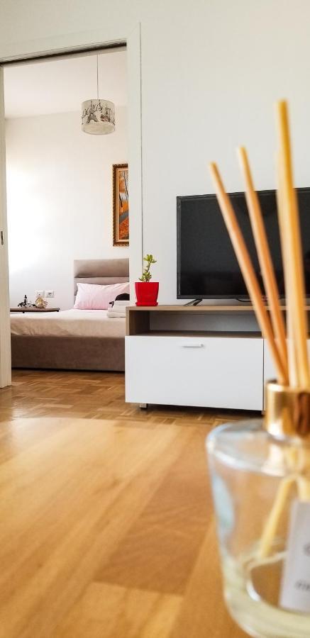 City Center Cute And Comfy Apartment - Ajia Apartments Tiran Dış mekan fotoğraf