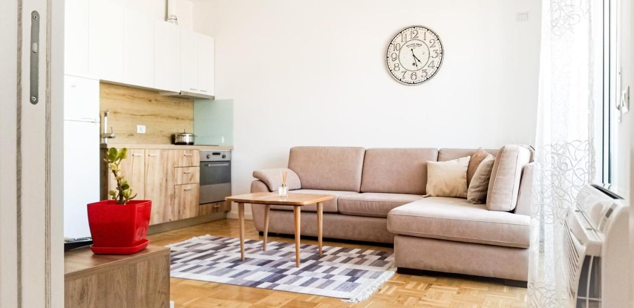 City Center Cute And Comfy Apartment - Ajia Apartments Tiran Dış mekan fotoğraf